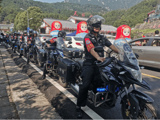 多部門(mén)聯(lián)合執(zhí)法  保障游客出行安全424.png